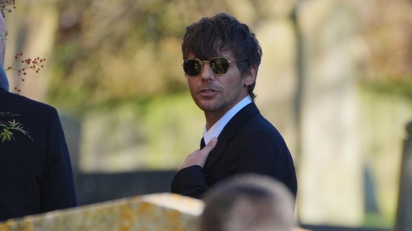 Liam Payne's One Direction bandmates Harry Styles and Louis Tomlinson among mourners as funeral takes place Liam Payne's One Direction bandmates Harry Styles and Louis Tomlinson among mourners as funeral takes place