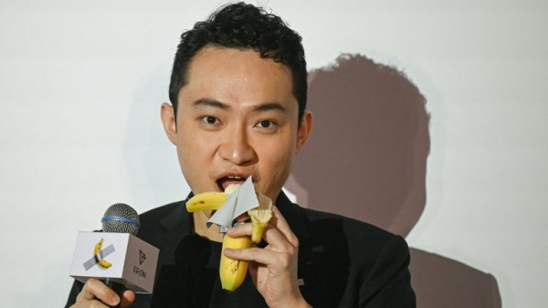 Man eats £4.9m banana artwork Man eats £4.9m banana artwork