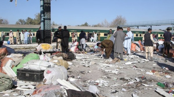 Pakistan: At least 24 killed in train station bomb blast