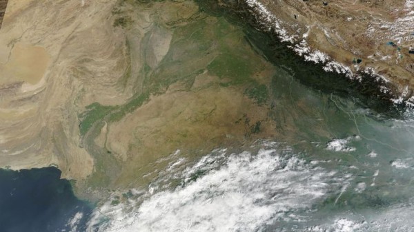 Pakistan: Satellite images show smog over Punjab visible from space - as record levels of air pollution recorded