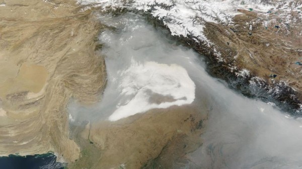 Pakistan: Satellite images show smog over Punjab visible from space - as record levels of air pollution recorded