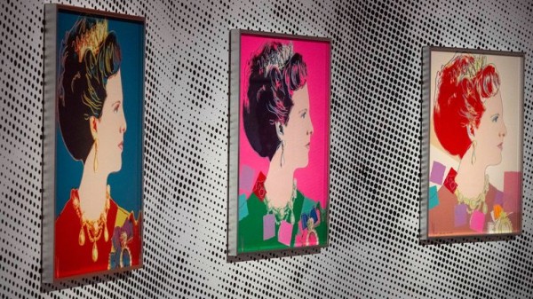 Thieves steal Andy Warhol print of Queen Elizabeth II in the Netherlands - but bungle heist Thieves steal Andy Warhol print of Queen Elizabeth II in the Netherlands - but bungle heist