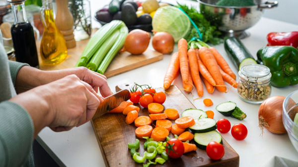 Is eating once a day a good idea? Experts share varying opinions on the ‘OMAD diet’ Is eating once a day a good idea? Experts share varying opinions on the ‘OMAD diet’