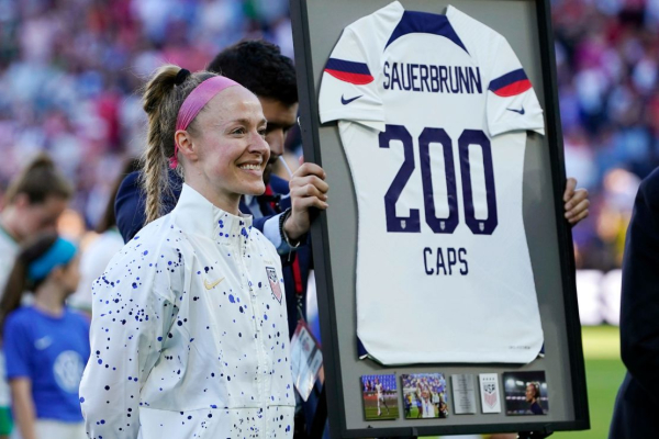 Two-time World Cup winner and former USWNT captain Becky Sauerbrunn announces her retirement
 
Two-time World Cup winner and former USWNT captain Becky Sauerbrunn announces her retirement