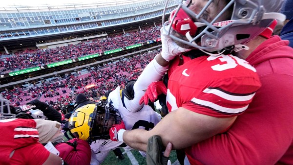 Brawl ensues after Michigan deals stunning upset loss to rival Ohio State
 
Brawl ensues after Michigan deals stunning upset loss to rival Ohio State