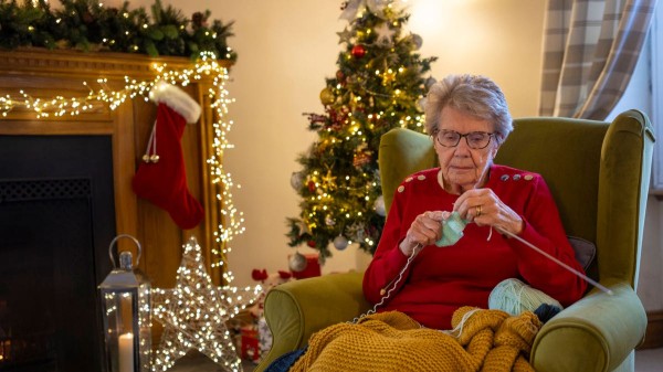 10 tips for dementia caregivers to make the holidays less stressful and more enjoyable