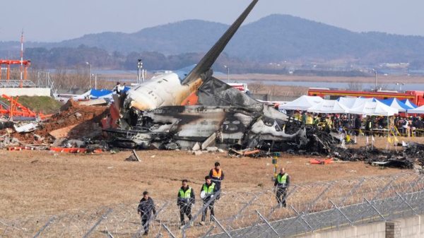At least 120 dead and dozens missing in South Korea plane crash At least 120 dead and dozens missing in South Korea plane crash