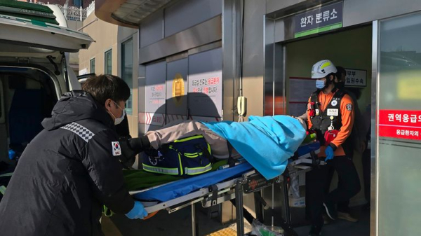 At least 85 dead and dozens missing after plane crashes at South Korea airport