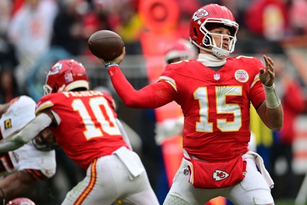 
QB tightens grip on MVP, Mahomes suffers injury scare and a three-way fight for the NFC: NFL Week 15 Sunday wrap
