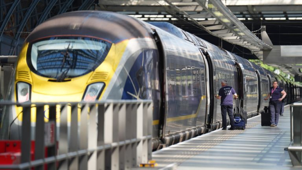 Eurostar passengers 'trapped for hours' in Channel Tunnel after train breaks down between London and Paris Eurostar passengers 'trapped for hours' in Channel Tunnel after train breaks down between London and Paris