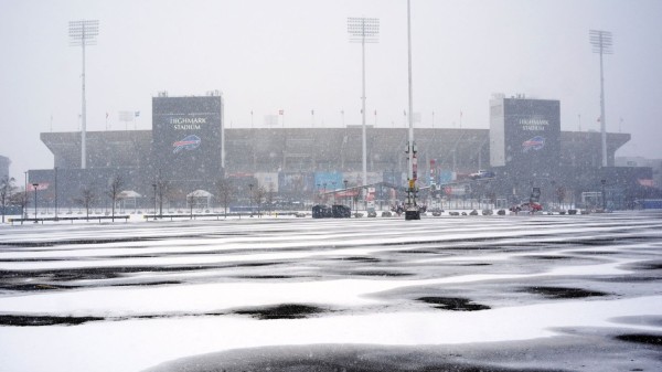 Buffalo Bills ask fans to help clear snow as Highmark Stadium braces for ‘two to three feet of snow’ over the weekend
 
Buffalo Bills ask fans to help clear snow as Highmark Stadium braces for ‘two to three feet of snow’ over the weekend