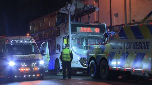 Glasgow: Eight injured after double decker bus hits bridge and roof rips off Glasgow: Eight injured after double decker bus hits bridge and roof rips off