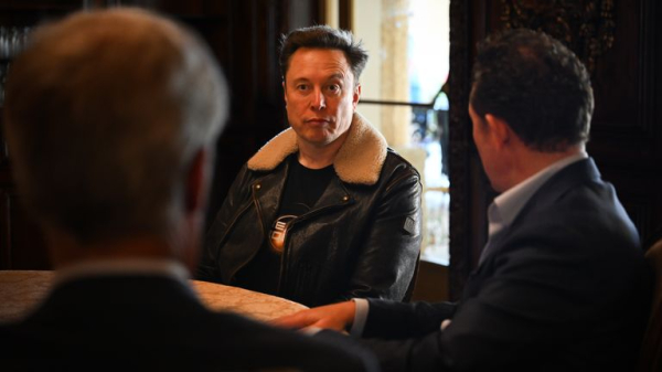 Nigel Farage meets Elon Musk and JD Vance at Trump's Mar-a-Lago resort Nigel Farage meets Elon Musk and JD Vance at Trump's Mar-a-Lago resort