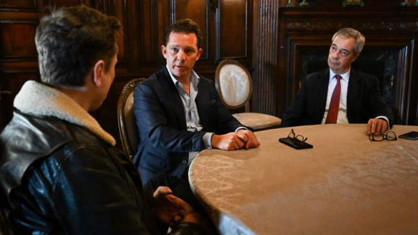 Nigel Farage meets Elon Musk and JD Vance at Trump's Mar-a-Lago resort Nigel Farage meets Elon Musk and JD Vance at Trump's Mar-a-Lago resort