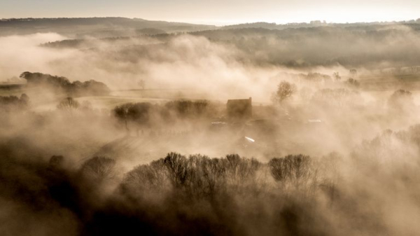 UK weather: Dozens of flights delayed as major UK airport issues fog warning UK weather: Dozens of flights delayed as major UK airport issues fog warning
