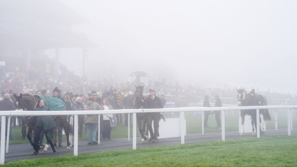 UK weather: Dozens of flights delayed as major UK airport issues fog warning UK weather: Dozens of flights delayed as major UK airport issues fog warning