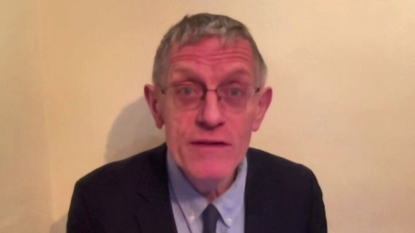 UK weather: Dozens of flights delayed as major UK airport issues fog warning UK weather: Dozens of flights delayed as major UK airport issues fog warning