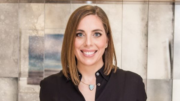 Surgeon shares story of insurance provider calling during patient's surgery Surgeon shares story of insurance provider calling during patient's surgery