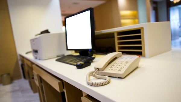 Surgeon shares story of insurance provider calling during patient's surgery Surgeon shares story of insurance provider calling during patient's surgery