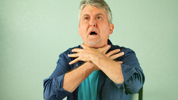 Choking emergency? How to do the Heimlich maneuver — and when to avoid it Choking emergency? How to do the Heimlich maneuver — and when to avoid it