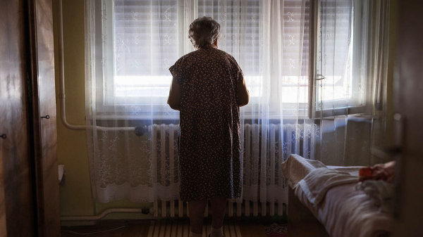 3 signs your aging loved one may be ready for assisted living