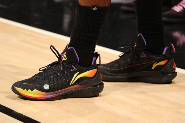 Jimmy Butler wears Phoenix Suns-themed shoes in Miami Heat loss to Portland Trail Blazers as trade rumors swirl
 
Jimmy Butler wears Phoenix Suns-themed shoes in Miami Heat loss to Portland Trail Blazers as trade rumors swirl