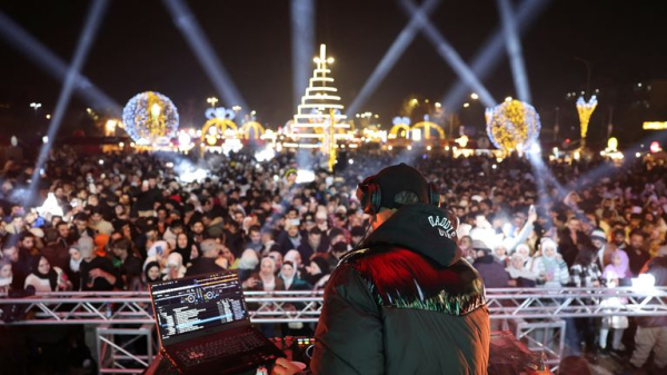 UK bursts into 2025 with spectacular fireworks display as world parties into New Year UK bursts into 2025 with spectacular fireworks display as world parties into New Year