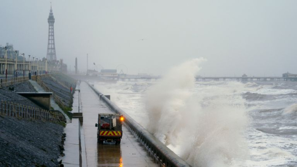 UK weather: Fresh amber warning for rain into New Year's Day as wind and downpours cancel celebrations UK weather: Fresh amber warning for rain into New Year's Day as wind and downpours cancel celebrations