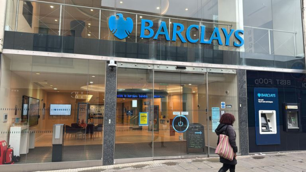 Barclays says IT glitch that locked people out of their accounts has been resolved