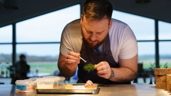 Michelin-starred chefs pick favourite cheap restaurants across every part of UK - with famous burger chain making list Michelin-starred chefs pick favourite cheap restaurants across every part of UK - with famous burger chain making list