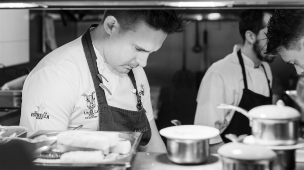 Michelin-starred chefs pick favourite cheap restaurants across every part of UK - with famous burger chain making list Michelin-starred chefs pick favourite cheap restaurants across every part of UK - with famous burger chain making list