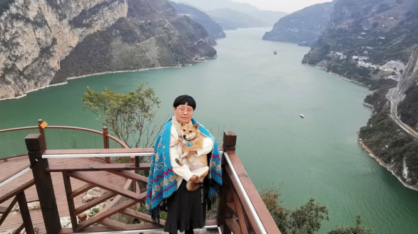 'Puppy mountain' along Chinese river draws in tourists 'Puppy mountain' along Chinese river draws in tourists