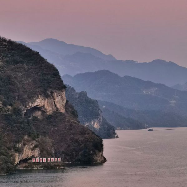 'Puppy mountain' along Chinese river draws in tourists 'Puppy mountain' along Chinese river draws in tourists