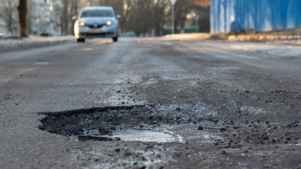 'Self-healing roads' could help fix pothole problem, scientists say