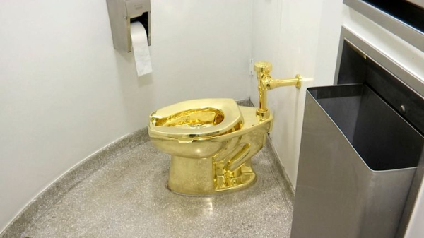 Thieves stole £2.8m gold toilet at Blenheim Palace in just five minutes, court hears Thieves stole £2.8m gold toilet at Blenheim Palace in just five minutes, court hears