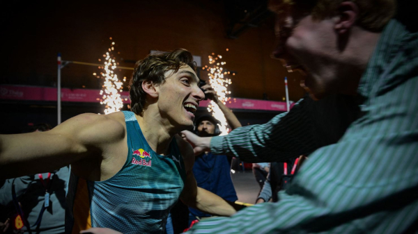 Mondo Duplantis breaks pole vault world record for 11th time, while his debut single plays around the stadium
 
Mondo Duplantis breaks pole vault world record for 11th time, while his debut single plays around the stadium