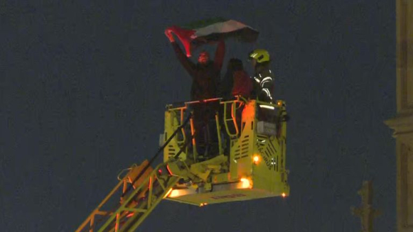 Man holding Palestinian flag who climbed up Elizabeth Tower comes down Man holding Palestinian flag who climbed up Elizabeth Tower comes down