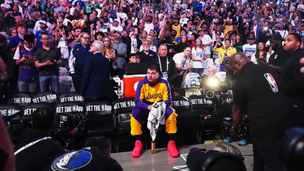 Emotional Luka Dončić drops 45 points in Dallas return as Lakers beat the Mavericks to clinch playoff berth
 
Emotional Luka Dončić drops 45 points in Dallas return as Lakers beat the Mavericks to clinch playoff berth