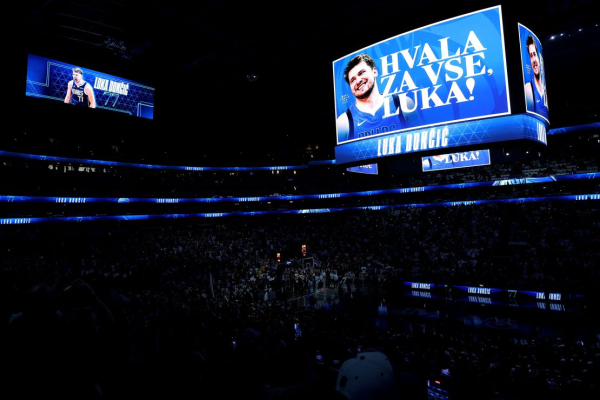 Emotional Luka Dončić drops 45 points in Dallas return as Lakers beat the Mavericks to clinch playoff berth
 
Emotional Luka Dončić drops 45 points in Dallas return as Lakers beat the Mavericks to clinch playoff berth