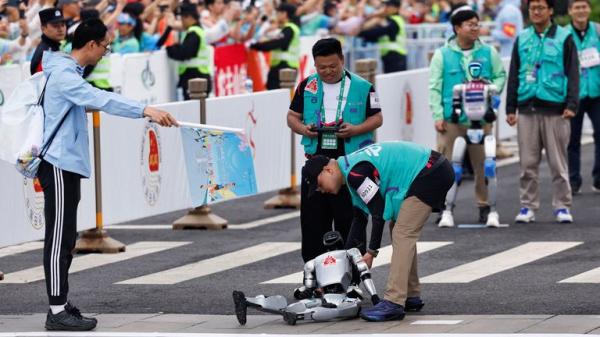 China hosts world's first half-marathon race between humans and robots