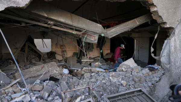 Israeli air strike hits Gaza hospital Israeli air strike hits Gaza hospital