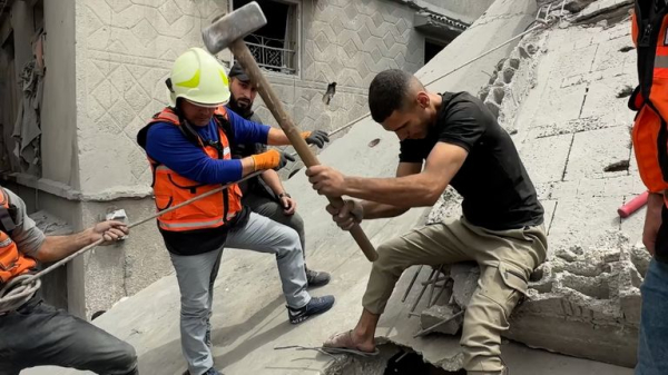 Lack of heavy rescue equipment into Gaza leaves hundreds to die slow deaths under rubble Lack of heavy rescue equipment into Gaza leaves hundreds to die slow deaths under rubble