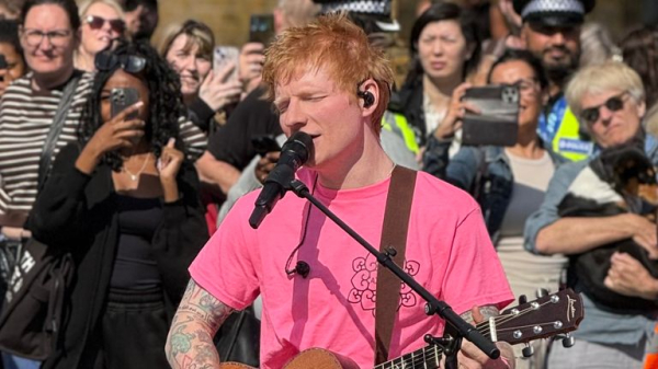 Onlookers 'strike gold' after seeing Ed Sheeran gig outside King's Cross station Onlookers 'strike gold' after seeing Ed Sheeran gig outside King's Cross station