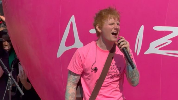 Onlookers 'strike gold' after seeing Ed Sheeran gig outside King's Cross station Onlookers 'strike gold' after seeing Ed Sheeran gig outside King's Cross station