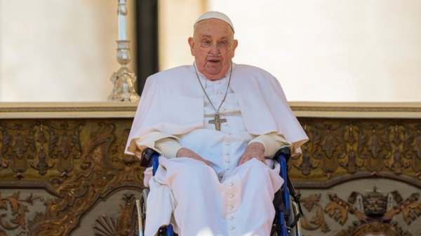 Pope appears before cheering crowds at Vatican for first time since hospital stay Pope appears before cheering crowds at Vatican for first time since hospital stay