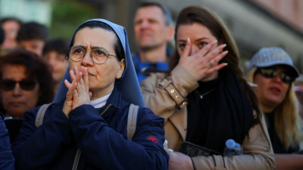 Pope Francis funeral: 250,000 people bid farewell to pontiff who said 'build bridges, not walls' Pope Francis funeral: 250,000 people bid farewell to pontiff who said 'build bridges, not walls'