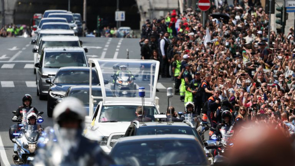 Pope Francis funeral: 250,000 people bid farewell to pontiff who said 'build bridges, not walls' Pope Francis funeral: 250,000 people bid farewell to pontiff who said 'build bridges, not walls'
