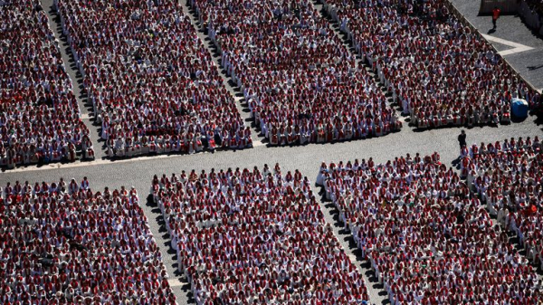 Pope Francis funeral: 250,000 people bid farewell to pontiff who said 'build bridges, not walls' Pope Francis funeral: 250,000 people bid farewell to pontiff who said 'build bridges, not walls'