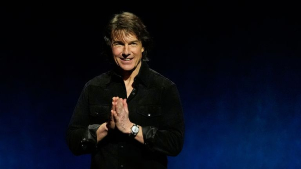 Tom Cruise leads moment of silence in tribute to 'dear friend' Val Kilmer Tom Cruise leads moment of silence in tribute to 'dear friend' Val Kilmer