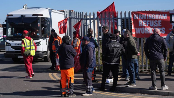 UB40 say striking Birmingham bin workers 'shouldn't give up' UB40 say striking Birmingham bin workers 'shouldn't give up'